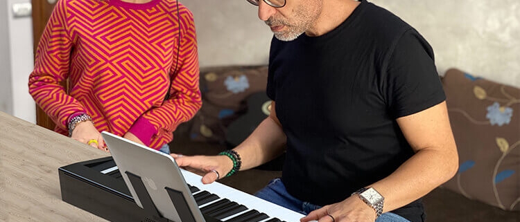 61 keys digital piano